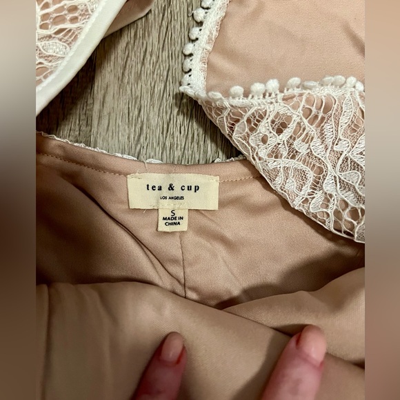 Vici Lace Bodysuit - Picture 4 of 10